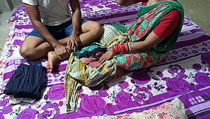 कपड़े बेचने वाले गरीब लड़की को पैसे का लालच देकर चोदा !  साफ हिंदी आवाज में
